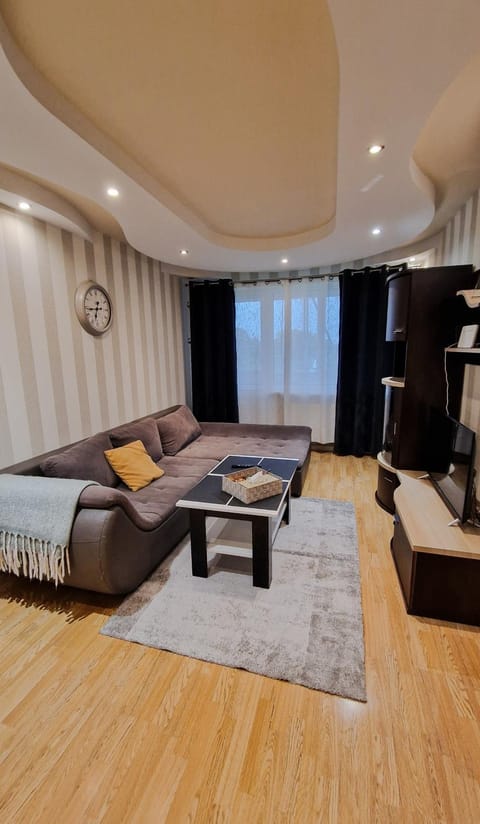 Bed, TV and multimedia, Living room, Photo of the whole room, Seating area