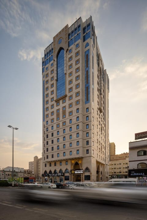 Property building, Day, City view, Location, Parking