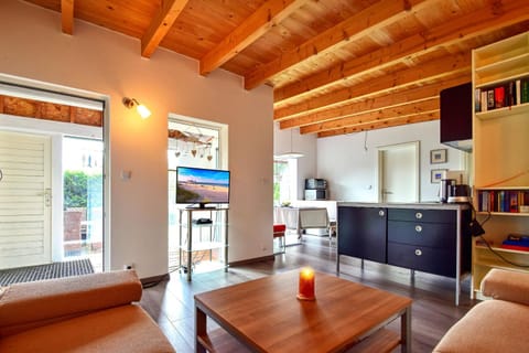 TV and multimedia, Kitchen or kitchenette, Living room, Dining area