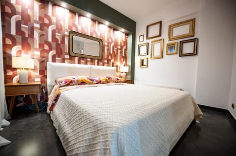 Bed, Photo of the whole room, Decorative detail, Bedroom