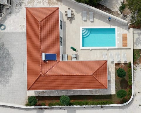 Property building, Day, Bird's eye view, Summer, Pool view, Swimming pool, sunbed