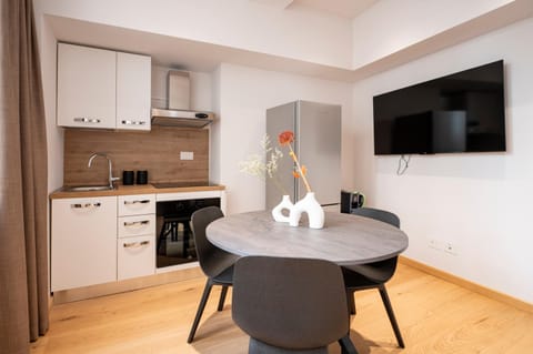 Dining area, kitchen