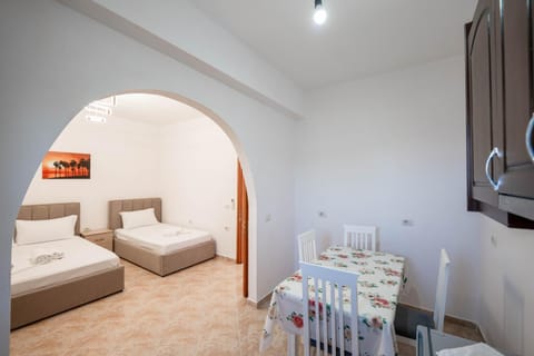 Bed, TV and multimedia, Photo of the whole room, Seating area, Dining area, Bedroom