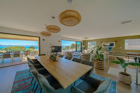 Villa de la Madrague Vue Mer à 200m de la Plage sur La Presqu' île de Giens Sea and Mountain Pleasure Villa in Hyères