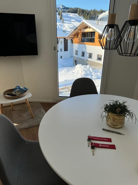 Skiing, Dining area
