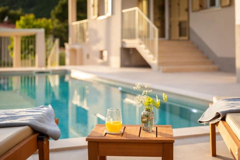 Summer House Lea - Villa with heated pool and sea view Villa in Baška Voda