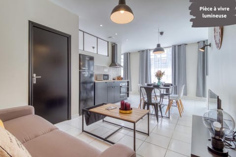 Kitchen or kitchenette, Living room