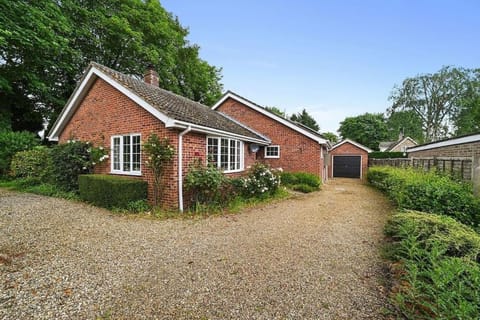 10 Holly Close House in Forest Heath District