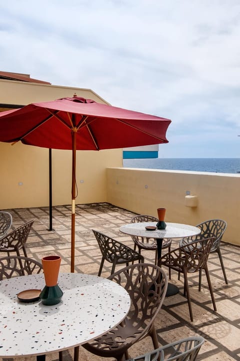 Patio, Day, Natural landscape, View (from property/room), Balcony/Terrace, Banquet/Function facilities, Seating area, Sea view