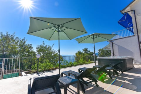 Patio, Hot Tub, Balcony/Terrace, Sea view, sunbed