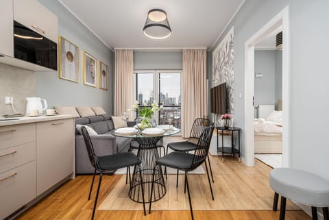 TV and multimedia, Kitchen or kitchenette, Photo of the whole room, Seating area, Dining area, Bedroom