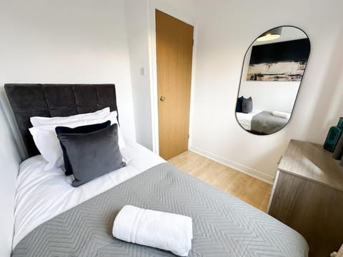 Anchorage Place by Blue Skies Stays House in England