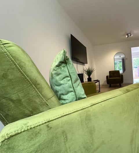 Anchorage Place by Blue Skies Stays House in England