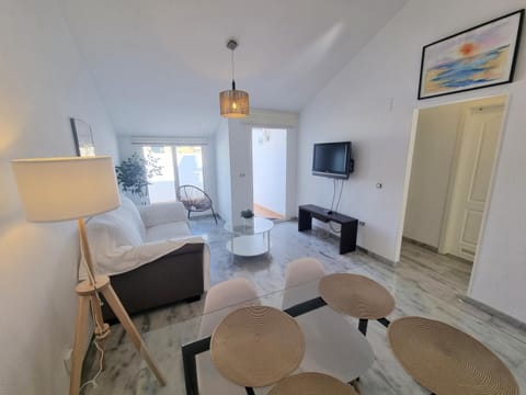 TV and multimedia, Living room, Dining area