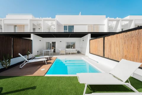 Garden, Garden view, Swimming pool, sunbed