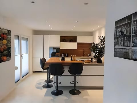 Dining area, kitchen