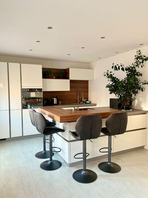 Dining area, kitchen