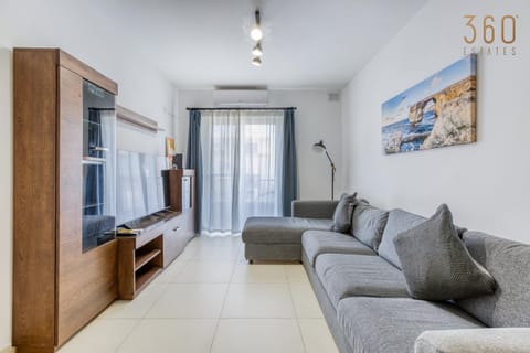 Communal lounge/ TV room, TV and multimedia, Living room, Seating area, Evening entertainment