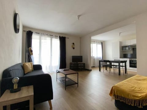 Joli T4 avec balcon, place de parking - Oradou Apartment in Clermont-Ferrand