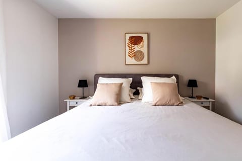 Charmant refuge avec jardin, à 6 minutes à pied du métro Créteil L Échat-Lovely retreat with garden, located a 6-minute walk from Créteil L Échat metro station Apartment in Créteil