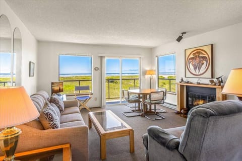 Finch's Sunset Condo #16 House in Moclips