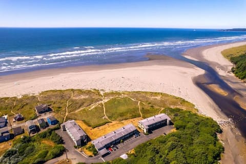 Finch's Sunset Condo #16 House in Moclips