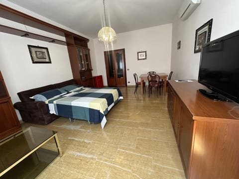Communal lounge/ TV room, Bed, TV and multimedia, Photo of the whole room