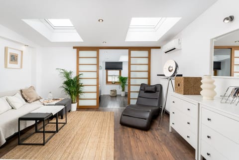 Kitchen or kitchenette, Living room, Seating area