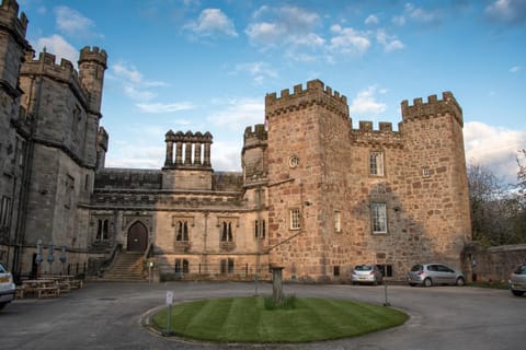 Property building, Garden, Parking