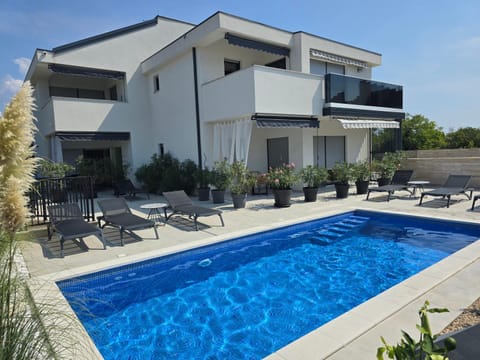 Property building, Swimming pool