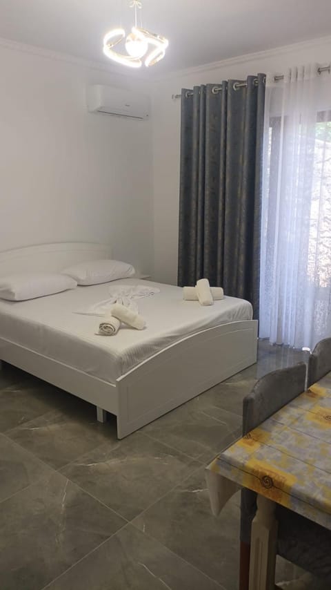 Miri's Villa Bed and Breakfast in Sarandë