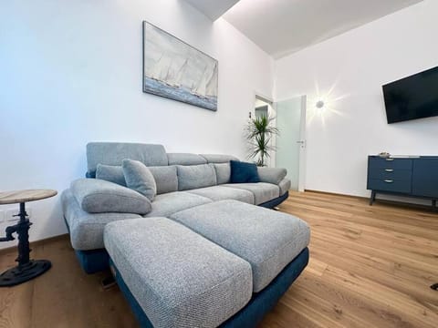 Golden Luxe - Modern Apartment next the beach Apartment in Viareggio