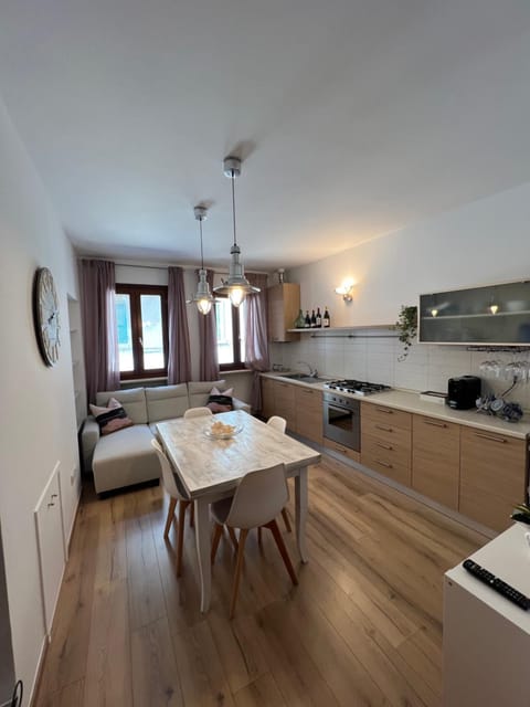 Kitchen or kitchenette, Dining area, dishwasher, stove