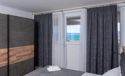 Bed, Photo of the whole room, Bedroom, towels, wardrobe