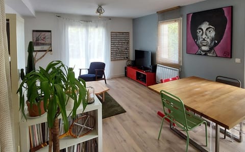 Communal lounge/ TV room, TV and multimedia, Living room