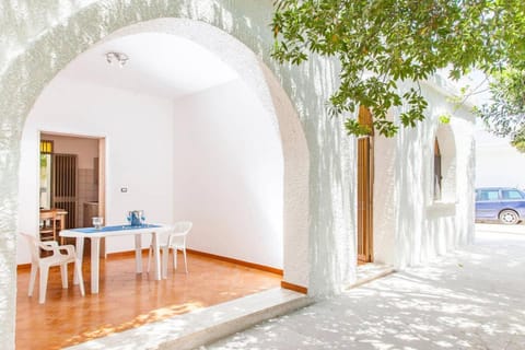 Property building, Patio, Day, Dining area