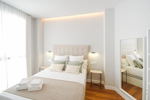 Bed, Photo of the whole room, Bedroom, towels, wardrobe