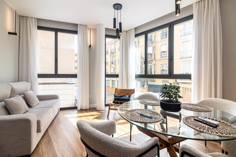 Living room, Seating area, Dining area