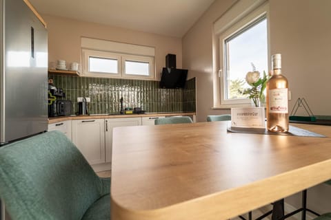 Kitchen or kitchenette, Seating area, Dining area, stove, kitchen