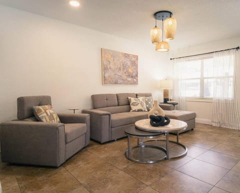 Comfy house walk to Stadium House in Tampa