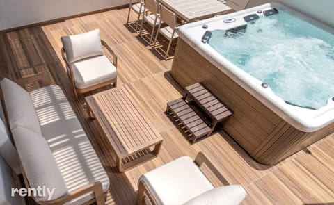 Hot Tub, sunbed