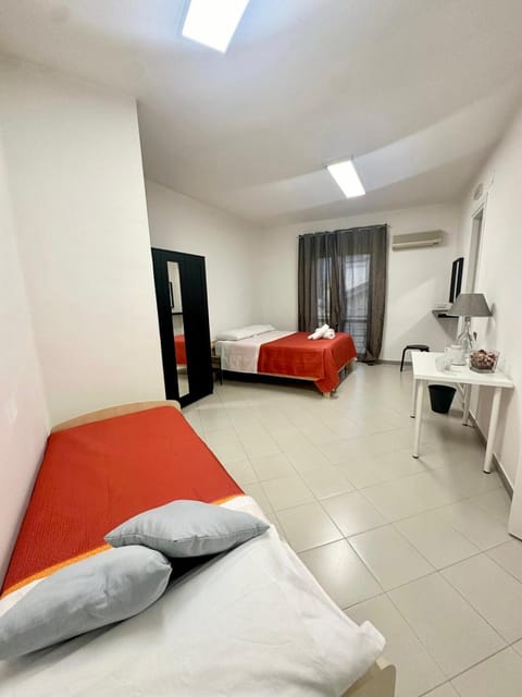Bed, TV and multimedia, Photo of the whole room, Bedroom, wardrobe