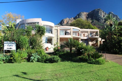 Facade/entrance, Garden