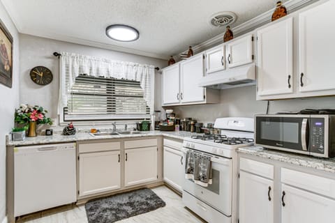 12 Mi to French Quarter! Quiet and Charming Home House in St John the Baptist Parish, LA, USA