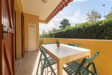 Day, View (from property/room), Balcony/Terrace, Dining area