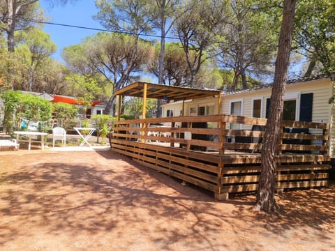 La Baume La Palmeraie Camping Resort Campground/ 
RV Resort in Fréjus