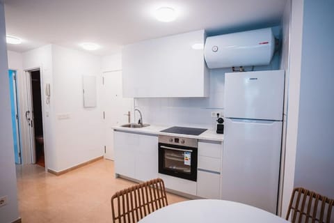 Kitchen or kitchenette, Dining area, stove, toaster