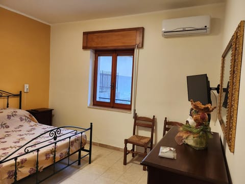 Bed, TV and multimedia, Bedroom, air conditioner
