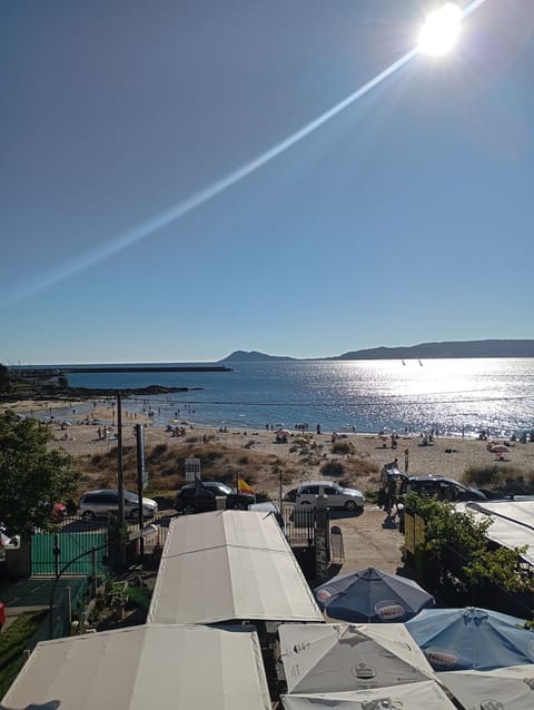 Restaurant/places to eat, Bed, Bathroom, Beach, Bedroom, Mountain view, Sea view, Breakfast, Sunset, Bath, internet, towels, wardrobe
