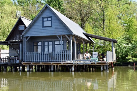 Day, Lake view